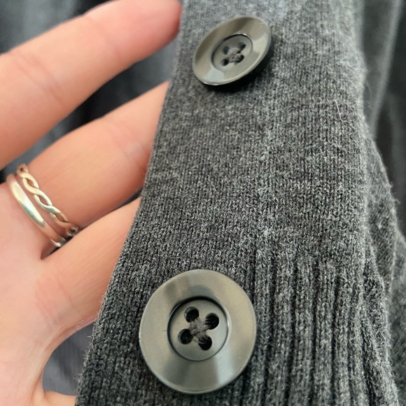 🎉 2/$20 🎉 Lauren Conrad slouchy cardigan - Picture 5 of 5